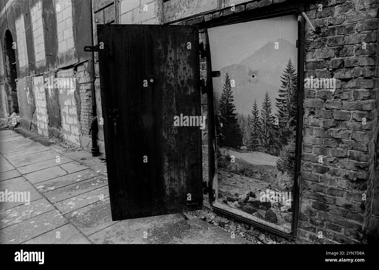 HinterWelt Deutschland, Berlin, 11.12.1991, die Welt hinter der Wand..., Tür in der Linienstraße..., Â *** HinterWelt Deutschland, Berlin, 11 12 1991, die Welt hinter der Wand , Tür in der Linienstraße , Â Stockfoto