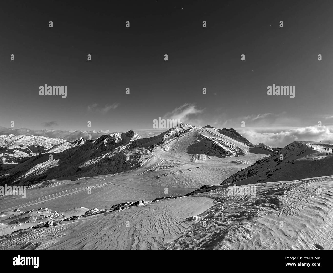 Hintertuxer Gletscher 22.11.2024, Blick zur Gefrorenen Wand, schneebedeckt, schwarz weiß Tux Hintertuxer Gletscher Tirol Österreich *** Hintertuxer Gletscher 22 11 2024, Blick zur gefrorenen Wand, schneebedeckt, schwarz-weiß Tux Hintertuxer Gletscher Tirol Österreich Hintertux 13-24.11.24 LR-9457 Stockfoto