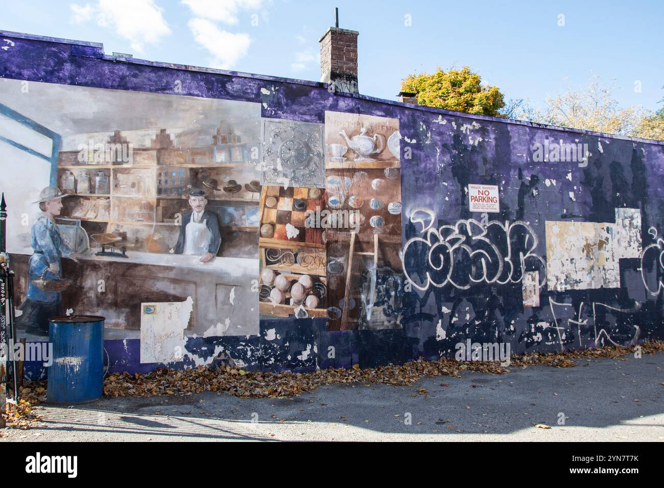 Historische Einkaufsmöglichkeiten in einem Wandgemälde eines Kaufhauses an der Kingston Road in Scarborough, Toronto, Ontario, Kanada Stockfoto