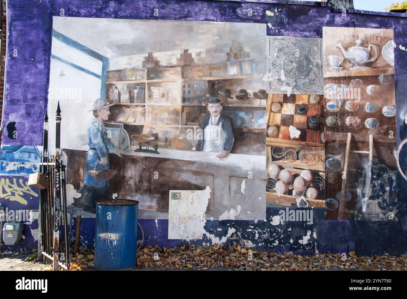 Historische Einkaufsmöglichkeiten in einem Wandgemälde eines Kaufhauses an der Kingston Road in Scarborough, Toronto, Ontario, Kanada Stockfoto