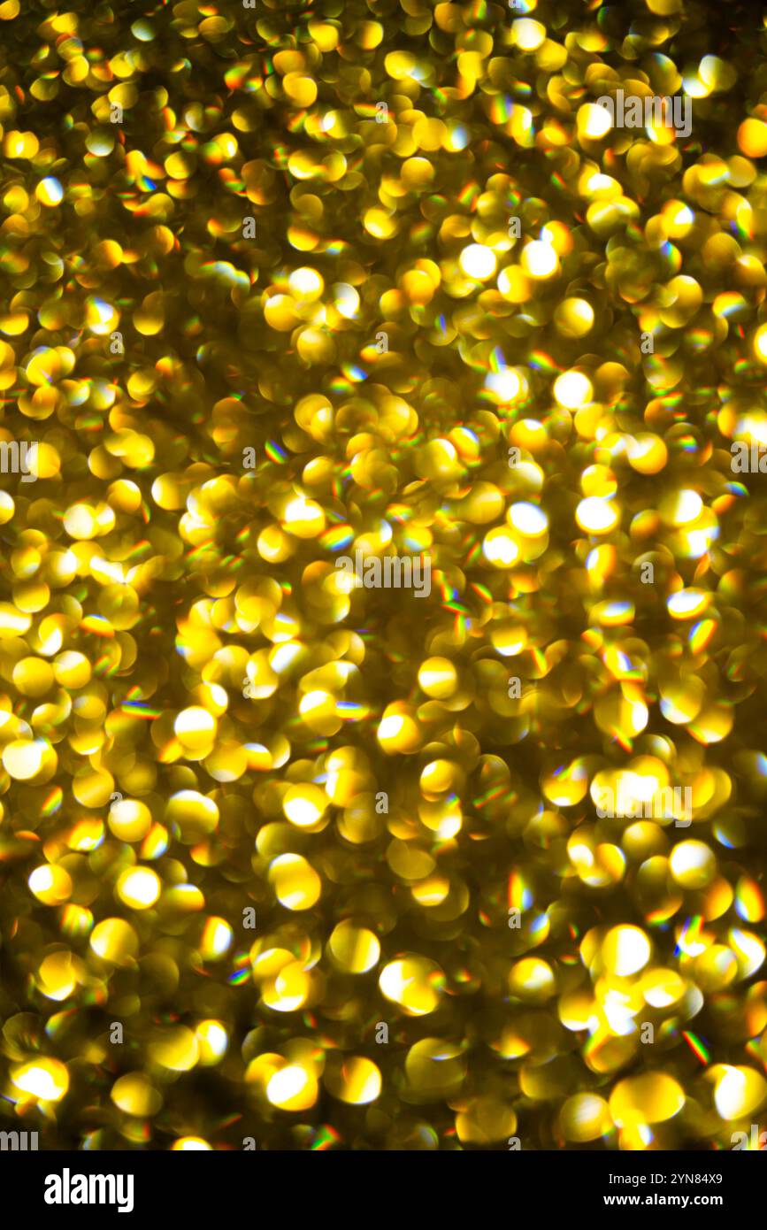 Goldenes Bokeh. Bokeh Gold Hintergrund. Goldener Bokeh-Hintergrund. Abstrakter Hintergrund mit Kopierraum. Urlaubshintergrund. Stockfoto