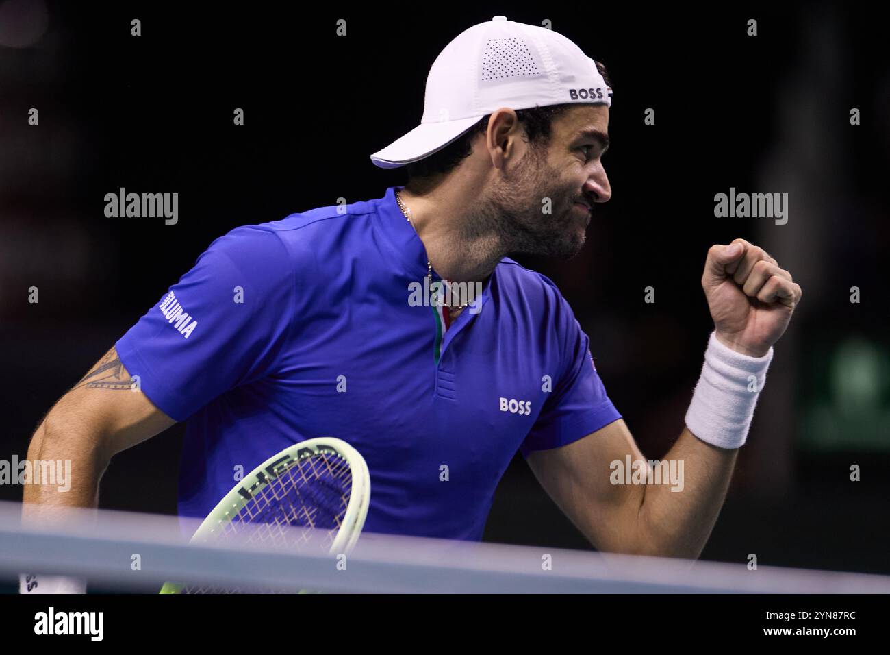 Malaga, Spanien. November 2024. Matteo Berrettini aus Italien feiert beim Finale zwischen Italien und den Niederlanden beim Davis Cup Finals-Tennisturnier in Malaga, Spanien, am 24. November 2024. Quelle: Meng Dingbo/Xinhua/Alamy Live News Stockfoto