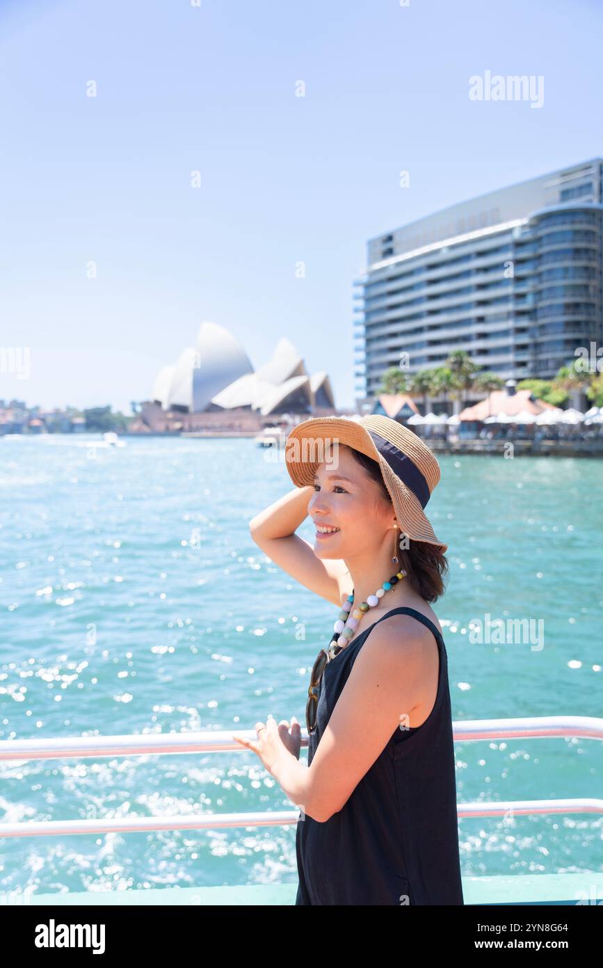 Frau auf einem Boot in Sydney, Australien. Stockfoto