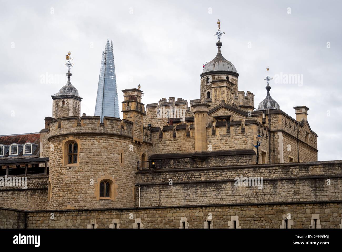 Der königliche Palast seiner Majestät und die Festung des Tower of London oder der Tower of London, historische Burg am Nordufer der Themse in c Stockfoto