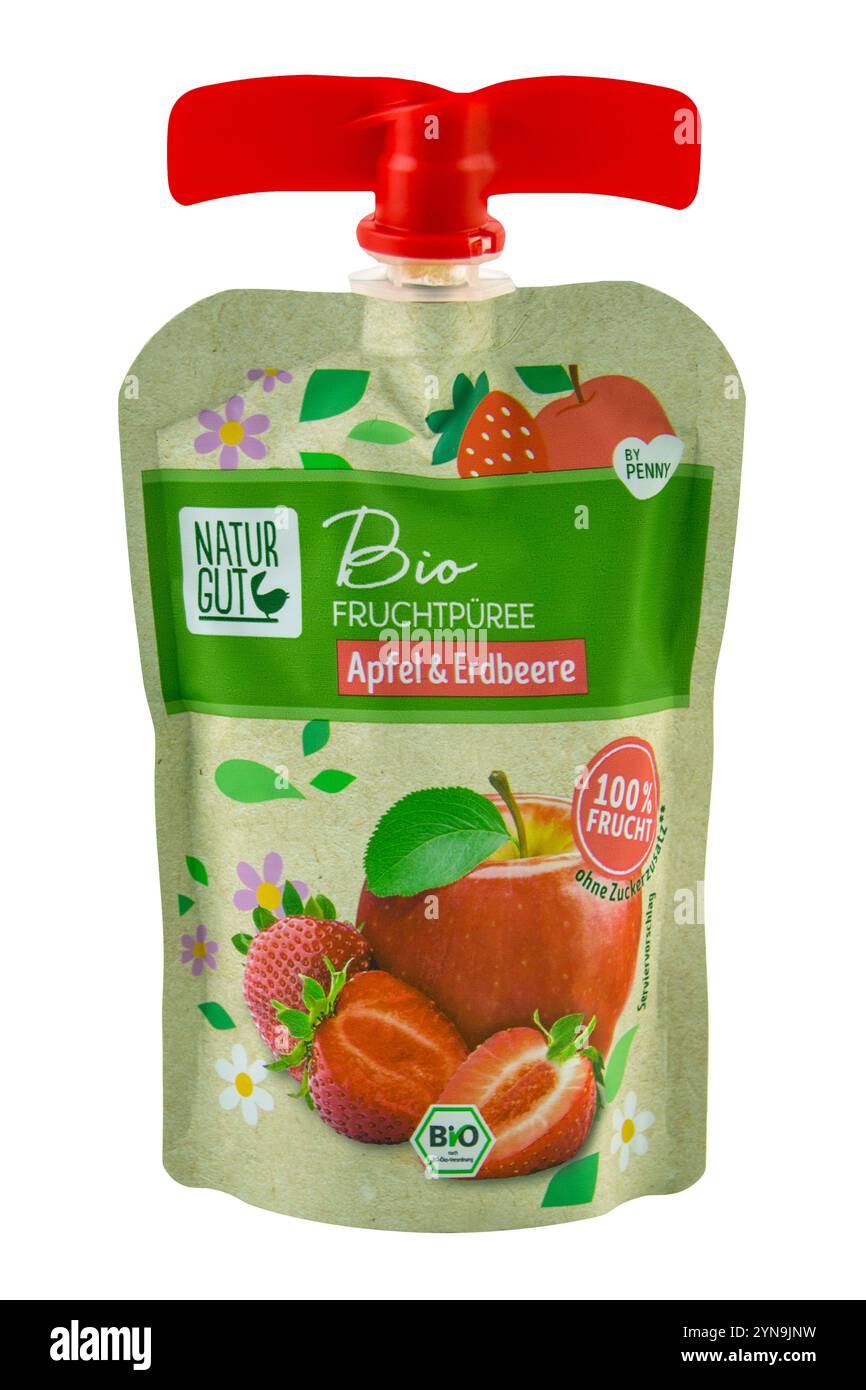 Bio Natur gut Fruchtmus Apfel-Erdbeere mit Verpackung Stockfoto