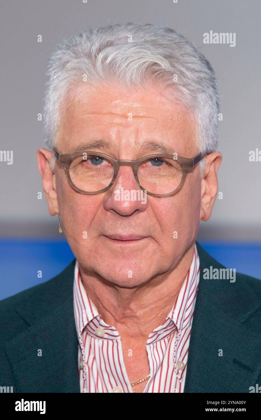 ARCHIVFOTO: Marcel REIF wird am 27. November 2024 75 Jahre alt, Marcel REIF, Sportkommentator, Porträt, Porträt, zugeschnittenes Einzelbild, einzelnes Motiv, „Maischberger.die Woche“, Talkshow, WDR/ARD, 13. November 2019. Stockfoto