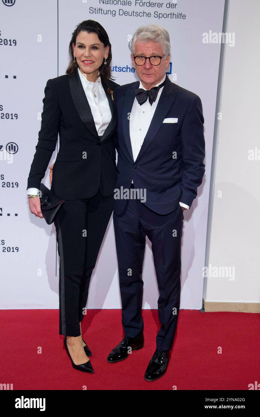 Wiesbaden, Deutschland. Februar 2019. ARCHIVFOTO: Marcel REIF wird am 27. November 2024 75 Jahre alt, Marcel REIF, Sportmoderator, und Marion KIECHLE, Red Carpet, Red Carpet Show, Ball des Sports am 2. Februar 2019 in Wiesbaden Â Credit: dpa/Alamy Live News Stockfoto