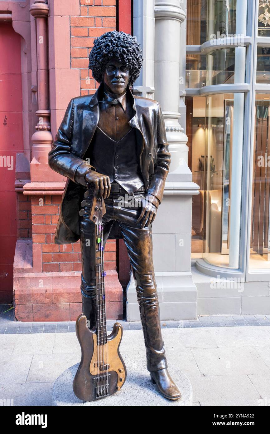 Irland, Provinz Leinster, Dublin, Statue von Phil Lynott, irischer Sänger und Bassist der Band Thin Lizzy, der im Alter von 37 Jahren starb Stockfoto