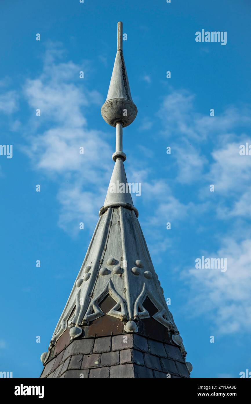 Frankreich, Somme, Rue, der Glockenturm der Rue, erbaut aus Kreide, ist ein fast quadratischer Turm mit einer Höhe von 29 Metern. Das 1214 erbaute Gebäude wurde nach dem Hundertjährigen Krieg beschädigt und wieder aufgebaut. Der heutige Glockenturm hat einen unteren Abschnitt aus dem 15. Jahrhundert. Stockfoto