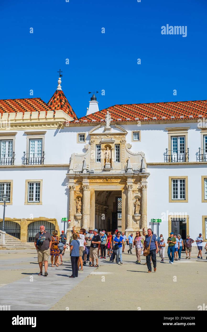 Portugal, Zentralregion, Coimbra, Universität von Coimbra (Weltkulturerbe) 1290 von König Dinis gegründet, Porta Ferrea (Eiserne Tür) Stockfoto