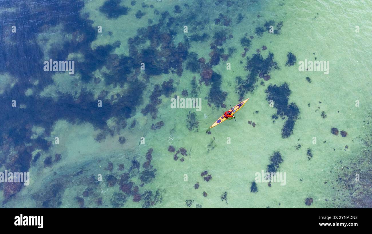 Dänemark, Fionie, Falsled, Kajakfahren rund um die Insel Vigø, im UNESCO Global Geopark des südlichen Fionie Archipels (Luftaufnahme) Stockfoto