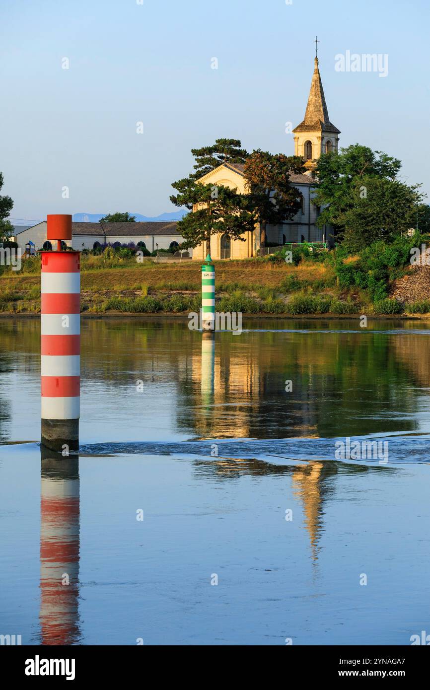 France, Drome (26), Montelimar, le fleuve Rhone, Canal de derivation, chapelle de Daurelle Stockfoto