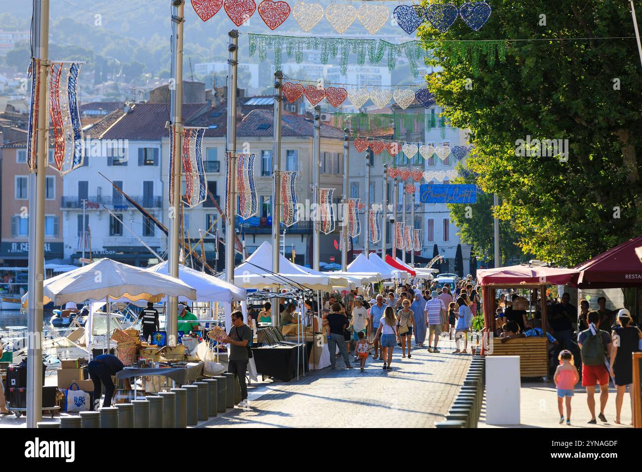 Frankreich, Bouches du Rhone (13), La Ciotat, Le Vieux Port, Quai Ganteaume, marche des Artisans Stockfoto