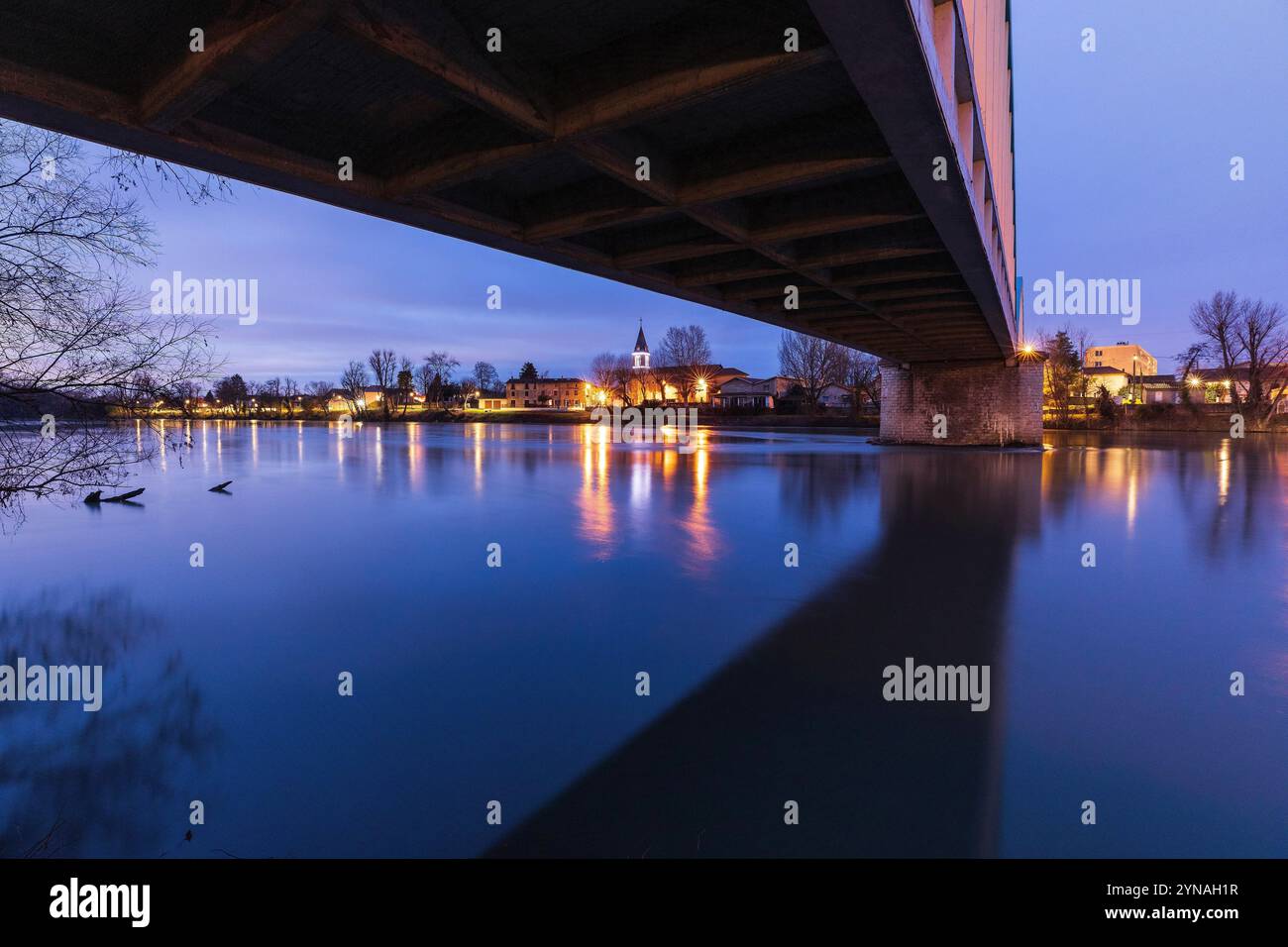 Frankreich, Ain (01), Loyettes, pont de Loyettes sur le fleuve Rhone Stockfoto