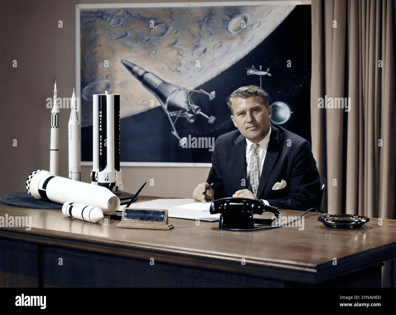 WENER von BRAUN (1912–1977) Deutsch-amerikanischer Luft- und Raumfahrtingenieur als Direktor des NASA Space Flight Centre im Mai 1964. Foto: NASA Stockfoto