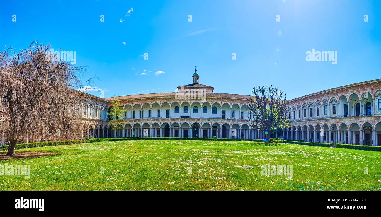 Cortile d’Onore (Courtyard of Honor) der Haupthof des Ca’ Granda-Komplexes der Universität Mailand, Italien Stockfoto