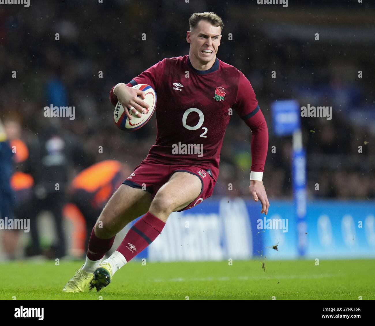 24. November 2024; Allianz Stadium, London, England: Herbst Rugby International, England gegen Japan; Tom Roebuck aus England läuft mit dem Ball Stockfoto