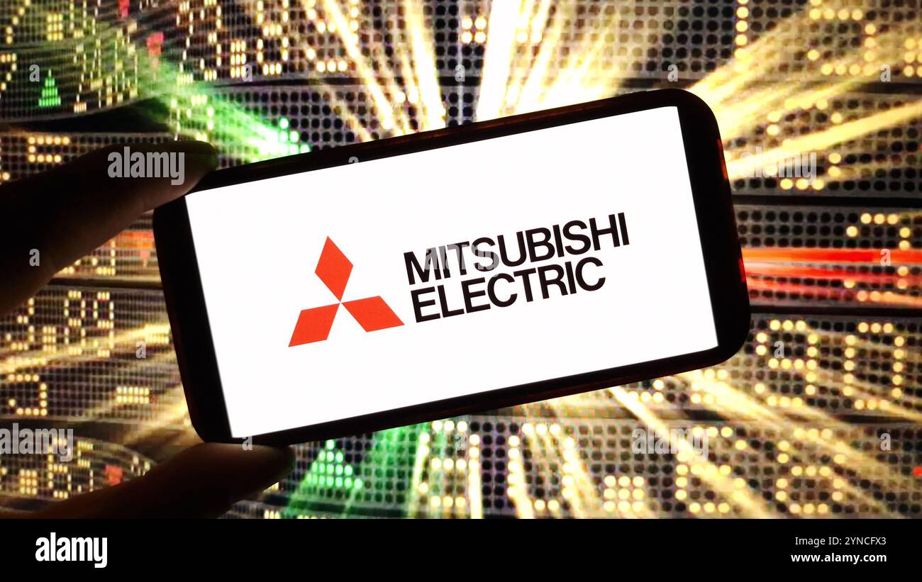 Konskie, Polen – 24. November 2024: Logo des Unternehmens Mitsubishi Electric auf dem Mobiltelefon Stockfoto