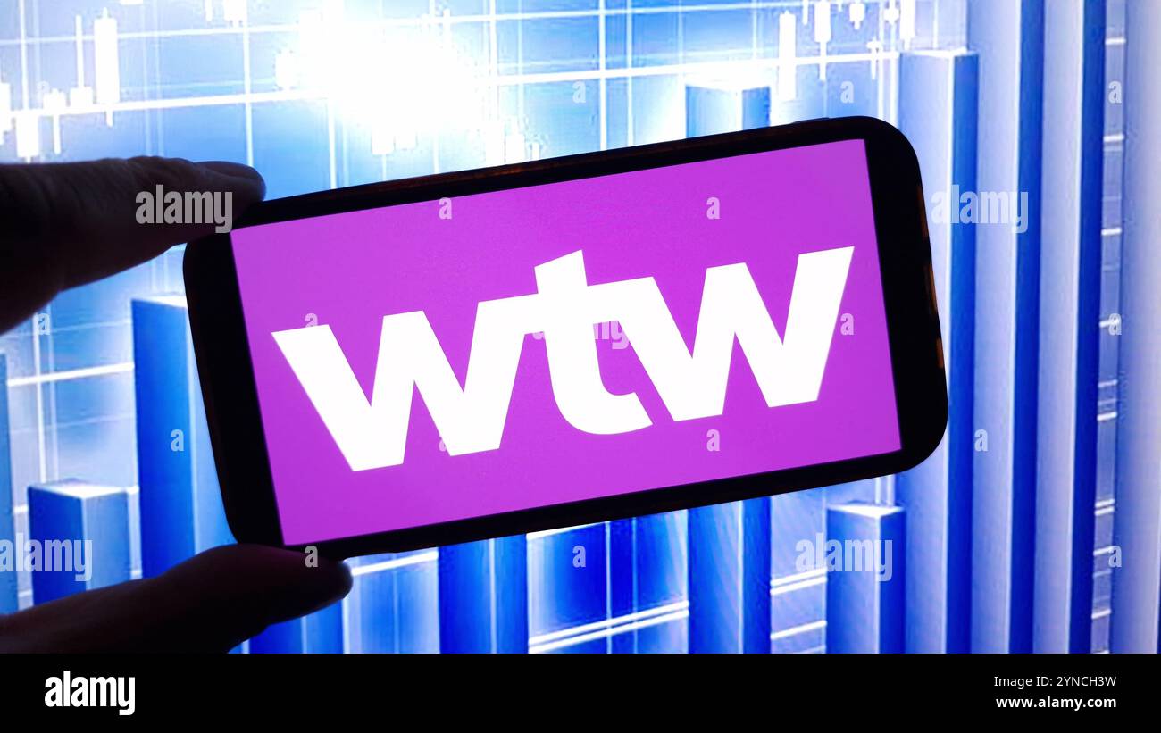 Konskie, Polen – 24. November 2024: Das Firmenlogo von Willis Towers Watson wird auf dem Mobiltelefon angezeigt Stockfoto