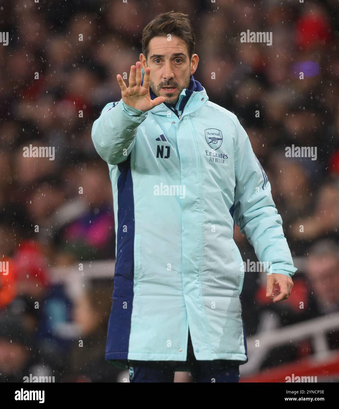 London, Großbritannien. November 2024. Arsenal gegen Nottingham Forest - Premier League - Emirates Stadium. Arsenals Set-Piece Coach Nicolas Jover. Bildnachweis: Mark Pain/Alamy Live News Stockfoto