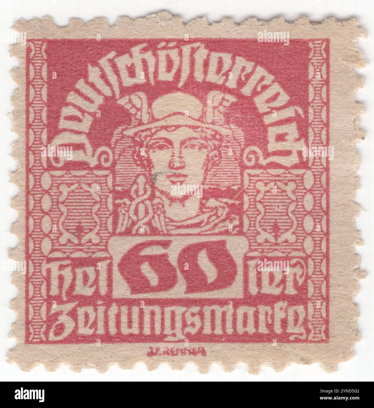 ÖSTERREICH — 1920: 60 heller-Zeitungsmarke in Hellrot mit einem stilisierten Kopf des antiken Gottes Mercurius (Mercury, Hermes) mit einem Caduceus und einem mit geometrischem Ornament umrahmten Flügelhelm. Quecksilber ist ein großer Gott in der römischen Religion und Mythologie und einer der 12 Dii Consentes im antiken römischen pantheon. Er ist der Gott des finanziellen Gewinns, des Handels, der Beredsamkeit, der Botschaften, der Kommunikation (einschließlich der Weissagung), Reisende, Grenzen, Glück, Tricks und Diebe; er dient auch als Führer der Seelen in die Unterwelt und als „Gesandter der Götter“ Stockfoto