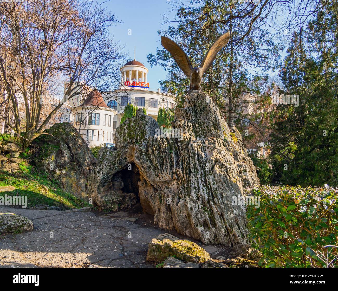 Russland, Kislowodsk - 04. Dezember 2023: Skulptur „Fels mit Adler“ am Denkmal für M.Yu. Lermontow, Kislowodsk Stockfoto