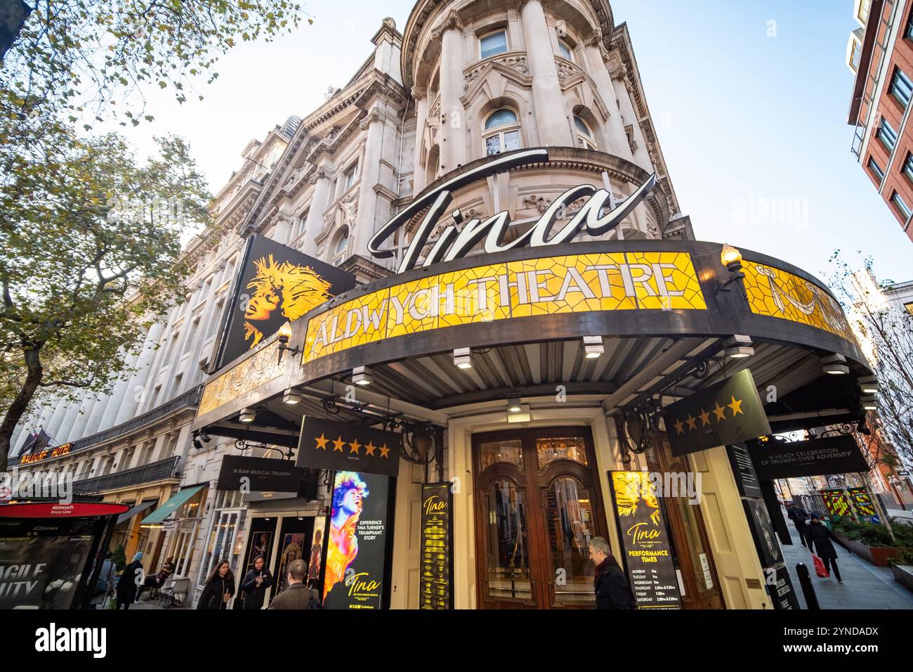 LONDON, 21. NOVEMBER 2024: Aldwych Theatre in Covent Garden im West End, City of Westminster, die derzeit auf Tina Turner basiert Stockfoto