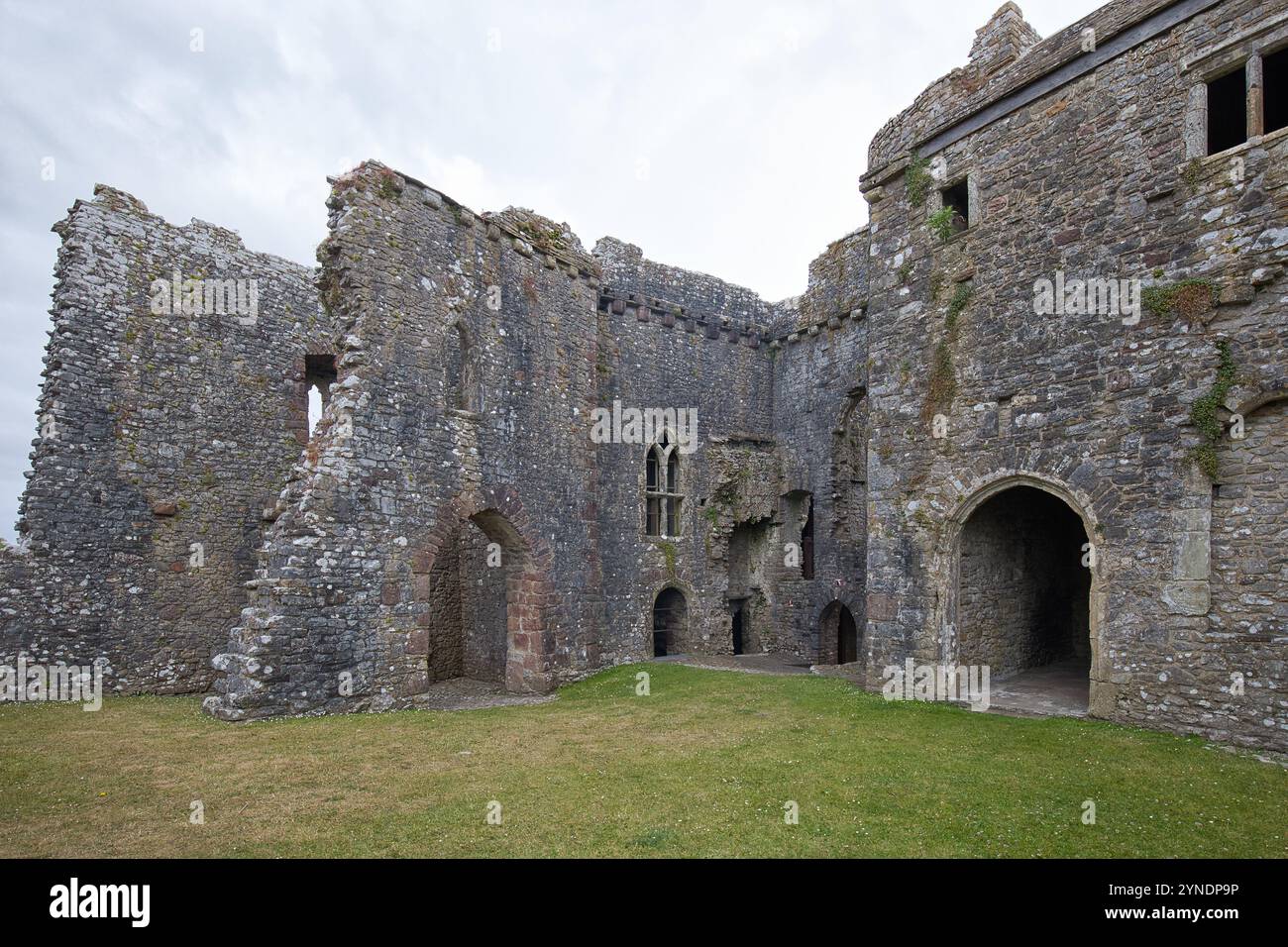 Wales, Gower Peninsula - 2. Juli 2024: Überreste von Weobley Castle. Stockfoto