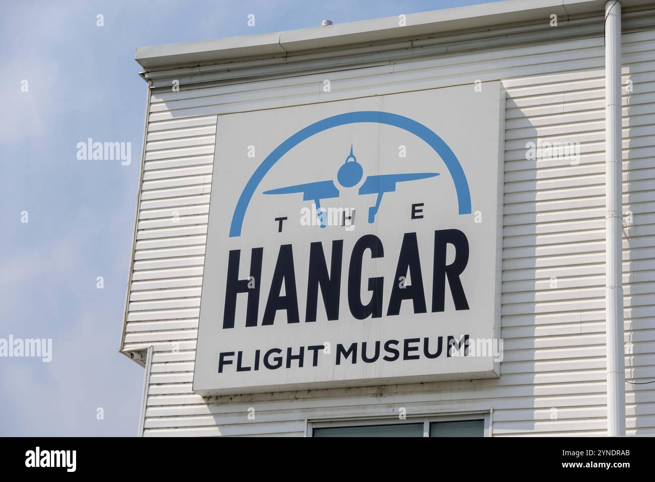 Calgary, Alberta, Kanada. August 2024. Ein Schild des Hangar-Flugmuseums am Eingang Stockfoto