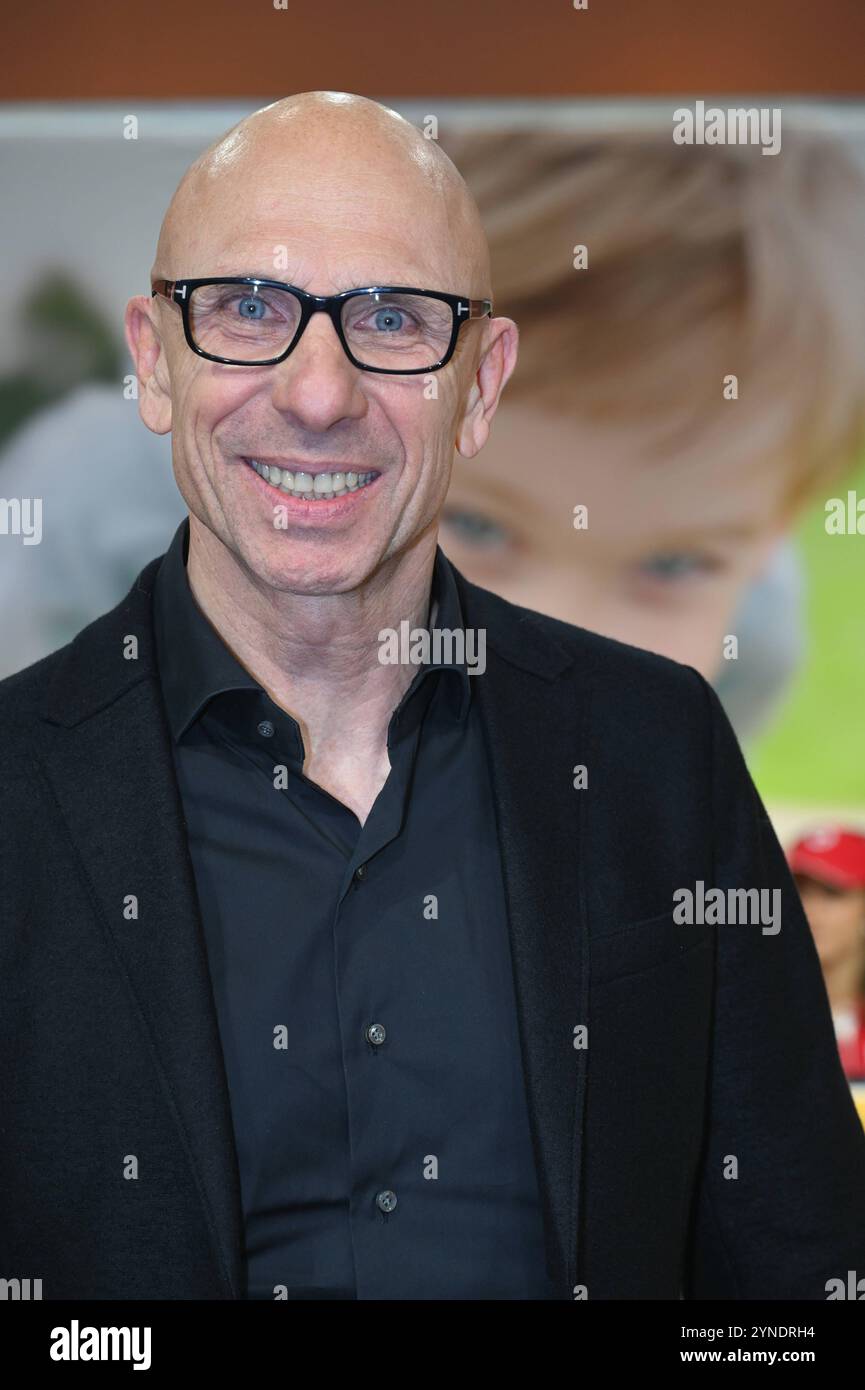 Autor und Mentaltrainer Jörg Löhr nimmt am 29. RTL Spendenmarathon wir helfen Kindern 2024 Teil *** Autor und Mentaltrainer Jörg Löhr nimmt am 29 RTL Telethon We Help Children 2024 Teil Stockfoto