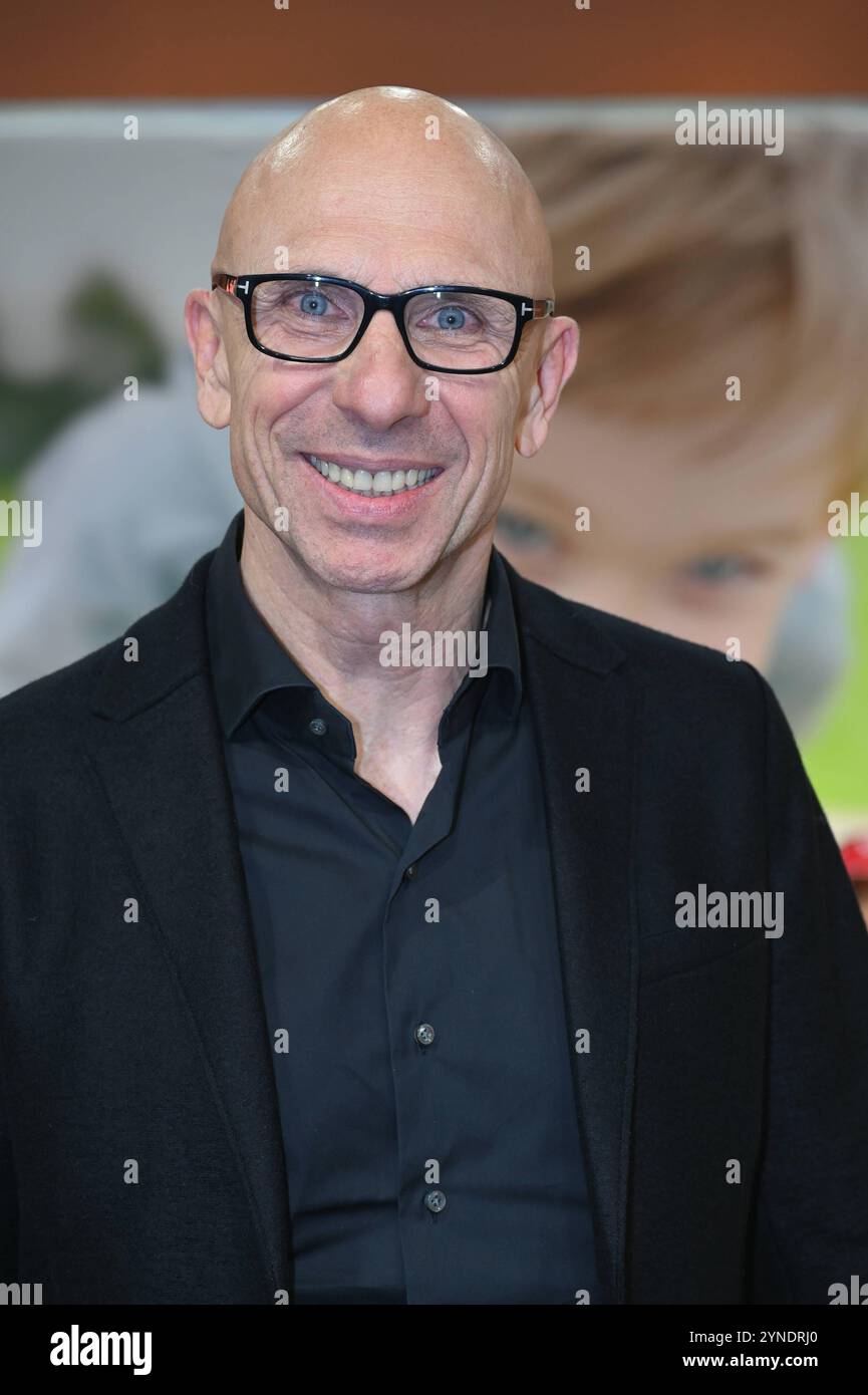 Autor und Mentaltrainer Jörg Löhr nimmt am 29. RTL Spendenmarathon wir helfen Kindern 2024 Teil *** Autor und Mentaltrainer Jörg Löhr nimmt am 29 RTL Telethon We Help Children 2024 Teil Stockfoto