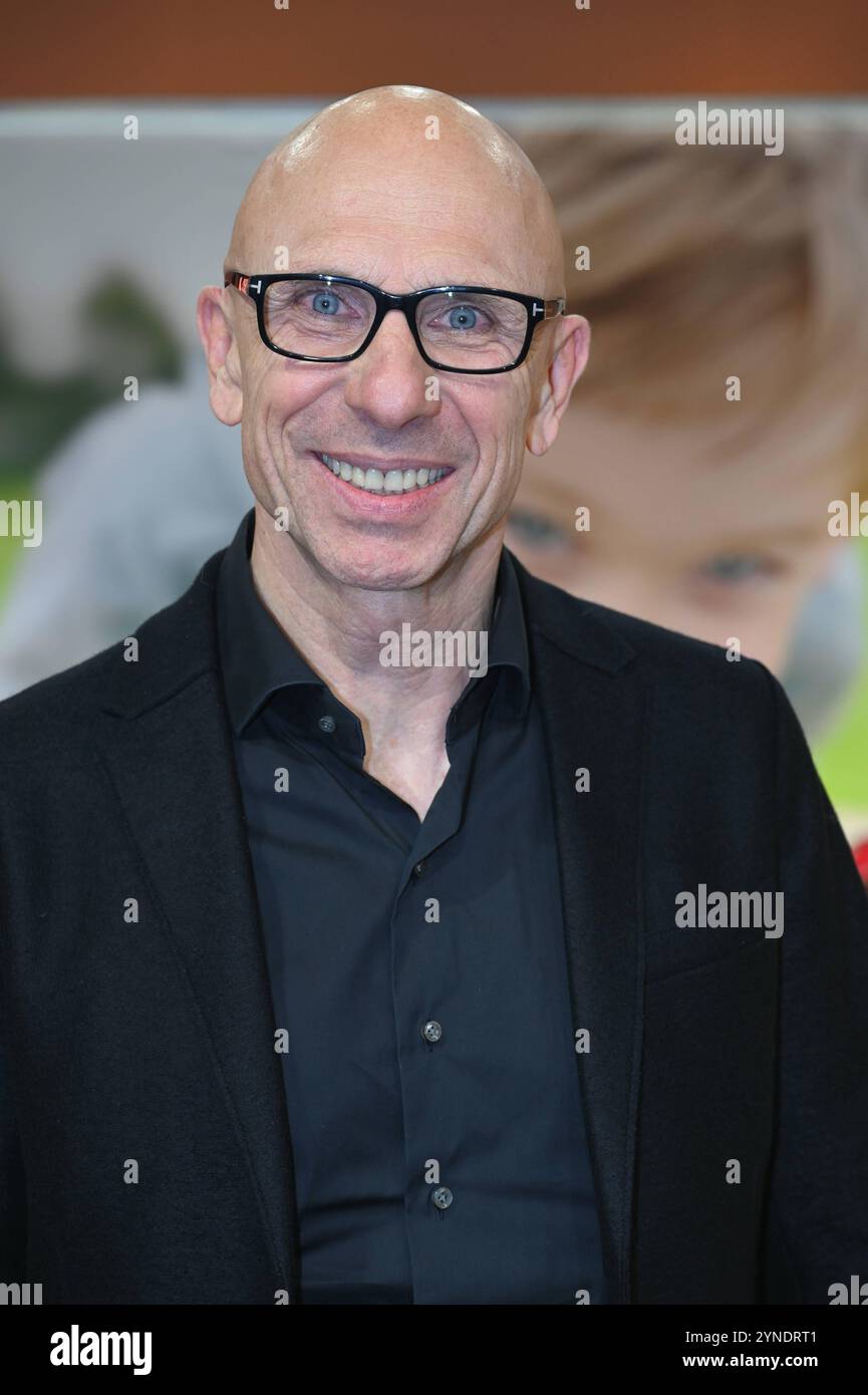 Autor und Mentaltrainer Jörg Löhr nimmt am 29. RTL Spendenmarathon wir helfen Kindern 2024 Teil *** Autor und Mentaltrainer Jörg Löhr nimmt am 29 RTL Telethon We Help Children 2024 Teil Stockfoto