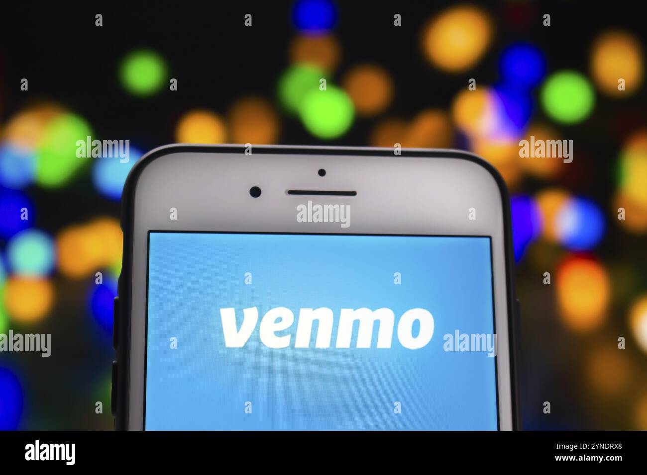 Calgary, Alberta, Kanada. 21.Mai 2020. Ein weißes iPhone Plus mit dem Venmo Logo auf dem Bildschirm Stockfoto