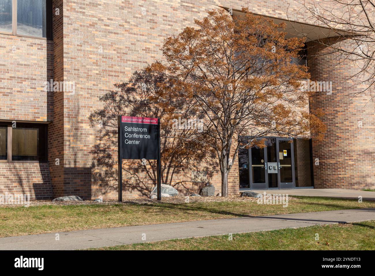 CROOKSTON, MN, USA, 18. NOVEMBER 2024: Sahlstrom Conference Center an der University of Minnesota Crookston. Stockfoto