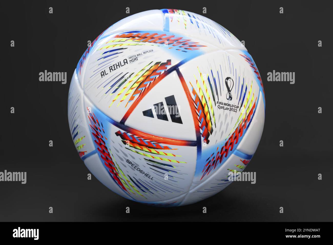 Lusail, Katar. 9. April 2022. Ein Adidas Al Rihla Mini Ball Fußball kompakte Größe und Schaumstoff Kern. FIFA Fußball-Weltmeisterschaft Katar 2022 Stockfoto