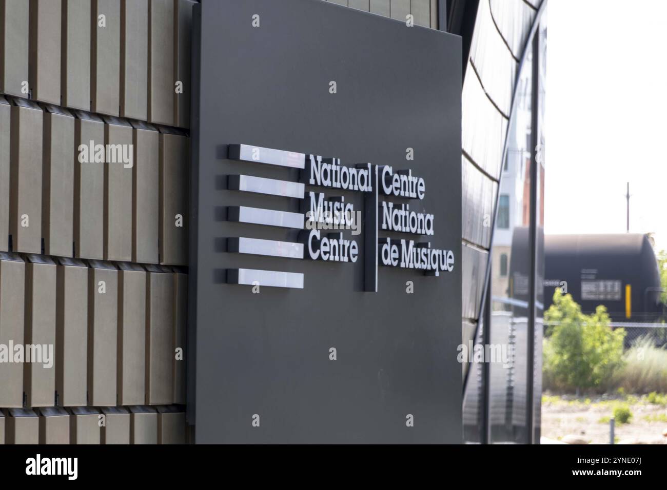 Calgary, Alberta, Kanada. August 2024. Das Willkommensschild für das National Music Center im Freien Stockfoto