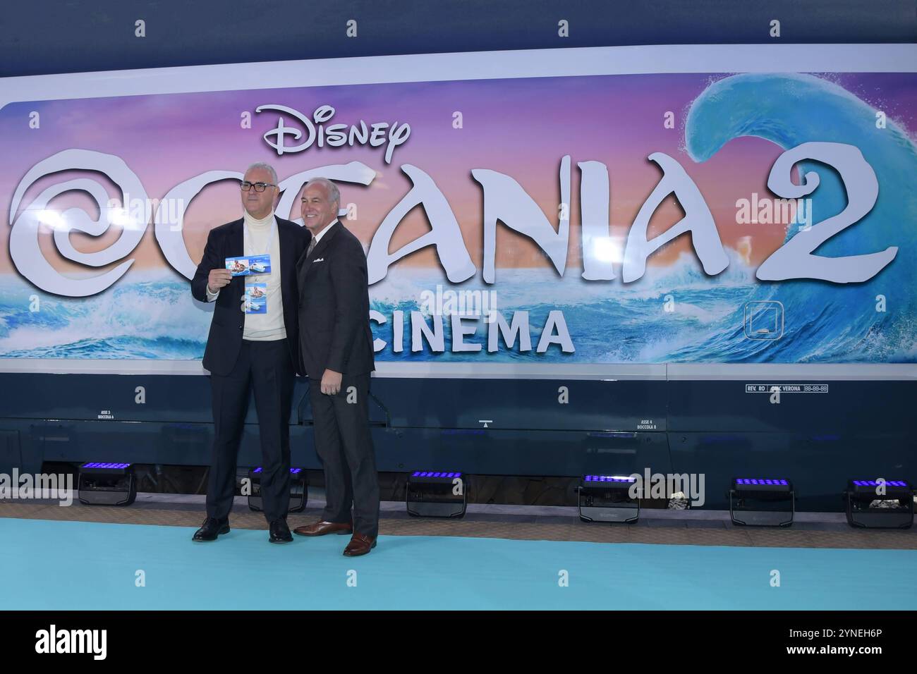 News - Photocall Film Disney Oceania 2 Stefano Cuzzilla, Presidente Trenitalia und Daniel Frigo, Country Manager Disney. Während des Photocall-Films Disney Oceania 2 , News in Rome, Italy, 25. November 2024 Rome Stazione Termini Italy Copyright: XMassimoxLanduccix/xLiveMediax LPN 1623594 Stockfoto