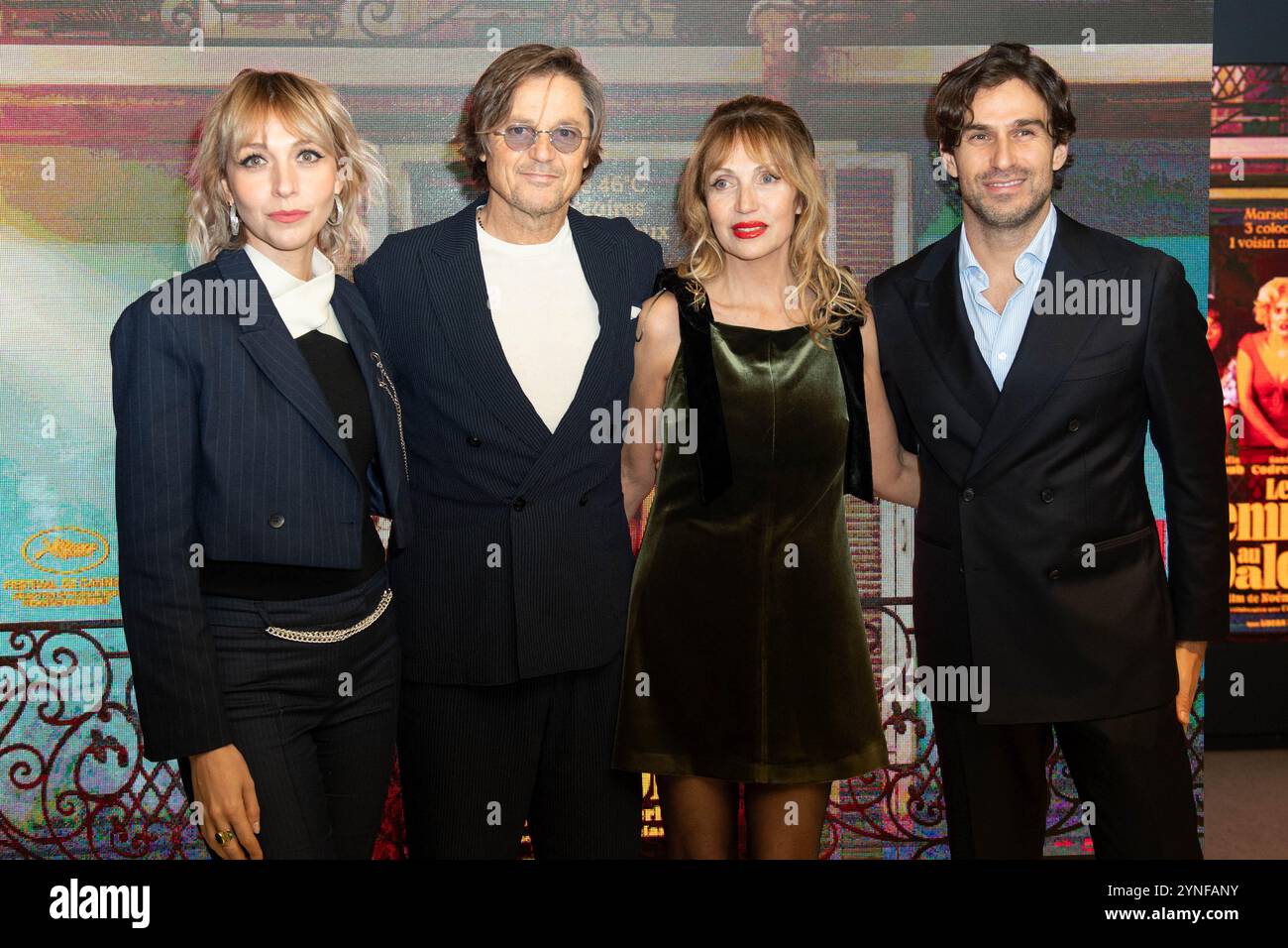 Paris, Frankreich. November 2024. Gast (Schwester von Eva Bravo), Daniel Bravo, Eva Bravo, Francois-Philippe Bravo, Teilnahme an der Premiere Les Femmes Au Balcon im Pathe Wepler Kino in Paris, Frankreich am 25. November 2024. Foto: Aurore Marechal/ABACAPRESS. COM Credit: Abaca Press/Alamy Live News Stockfoto