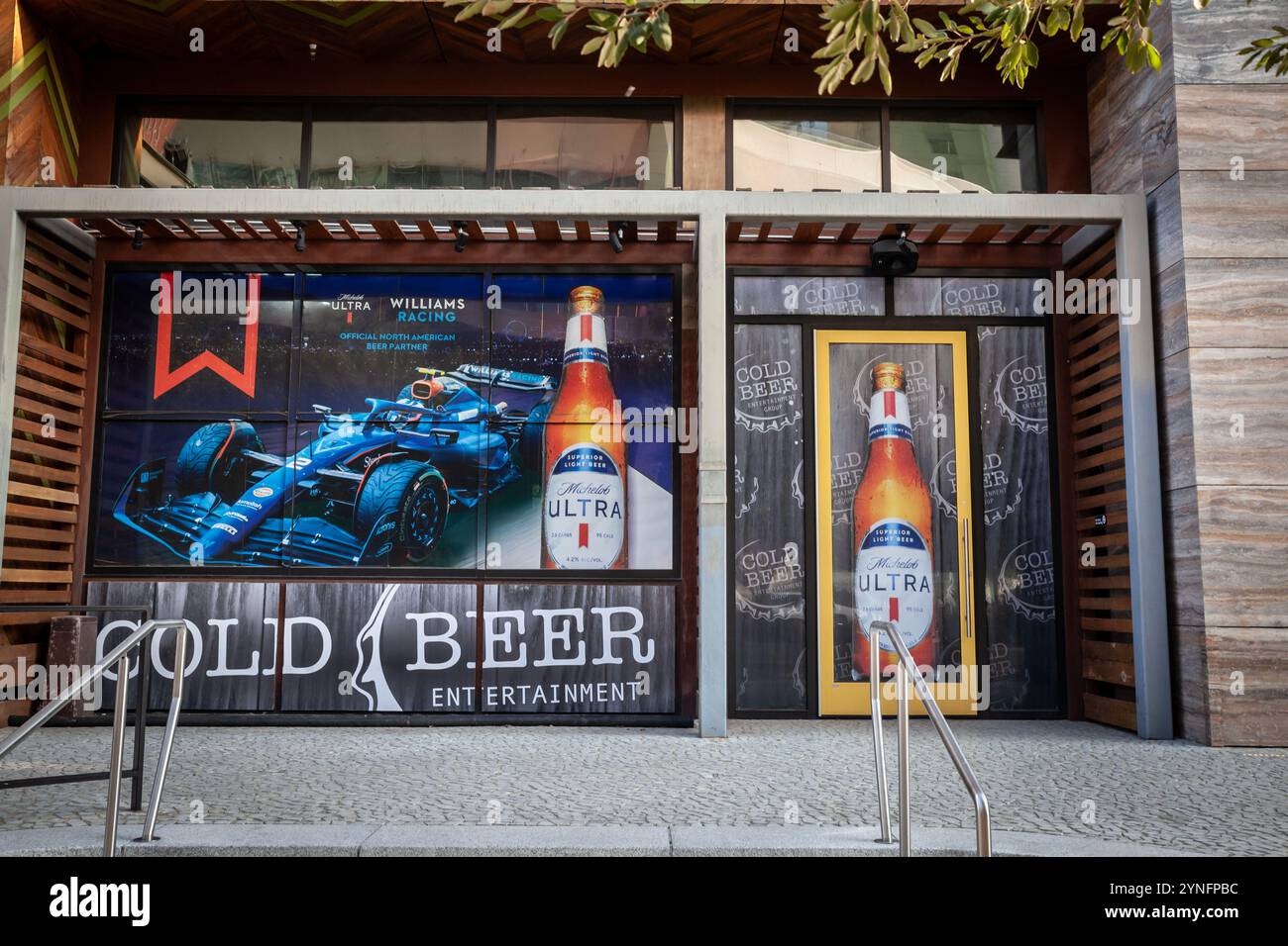 LAS VEGAS - 21. AUGUST 2024: Werbeschild für Michelob Beer in Las Vegas, mit Werbung und Branding für diese beliebte amerikanische Biermarke Stockfoto