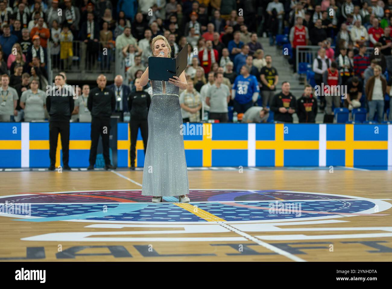 Nationalhymne Schweden, GER, Deutschland vs. Schweden, Basketball, Laenderspiel, Runde 4, 4. Spieltag, Spielzeit 2024/2025, 25.11.2024, Foto: Eibner-Pressefoto/Sascha Walther Stockfoto