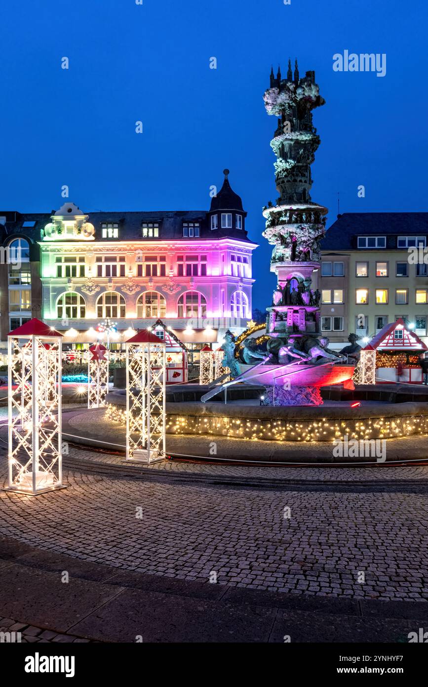 Sternenmarkt (engl. Star Markt) in Koblenz, Deutschland. Der Stern ist ein historischer Weihnachtsmarkt in der Altstadt von Koblenz Stockfoto