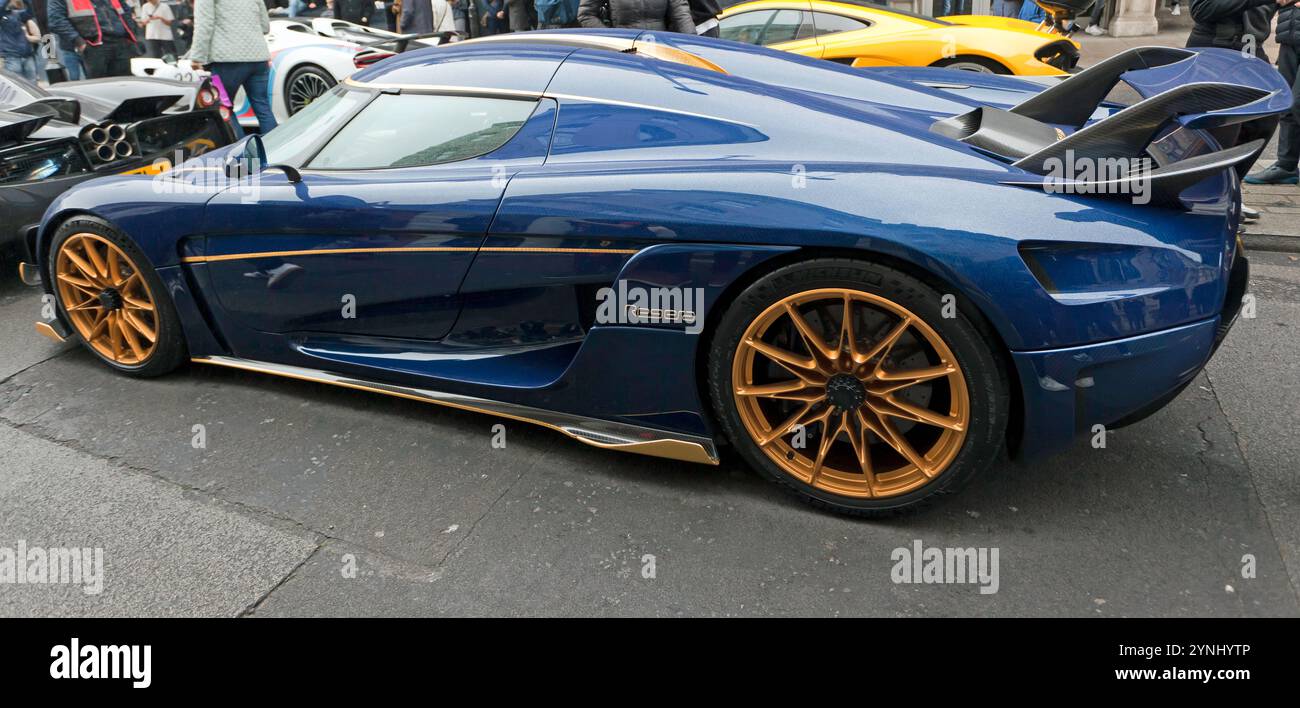 Blick auf einen Koenigsegg Regera Limited Production, Plug-in Hybrid Grand Touring Sportwagen, in der Pall Mall, während des St. James Motoring Spectacular 2024. Stockfoto