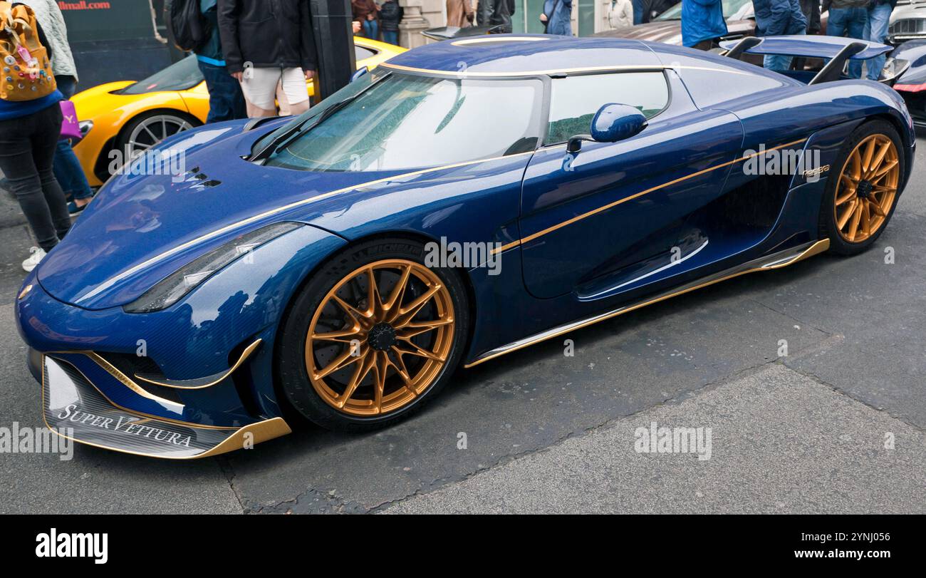 Blick auf einen Koenigsegg Regera Limited Production, Plug-in Hybrid Grand Touring Sportwagen, in der Pall Mall, während des St. James Motoring Spectacular 2024. Stockfoto