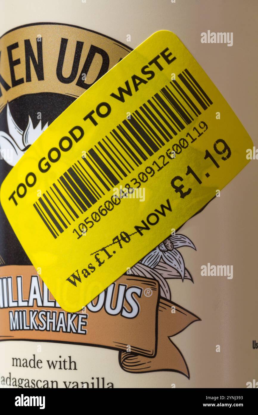 Zu gut, um zu verschwenden gelber Aufkleber auf der Flasche geschüttelten Euter Vanillalicious Milchshake Stockfoto