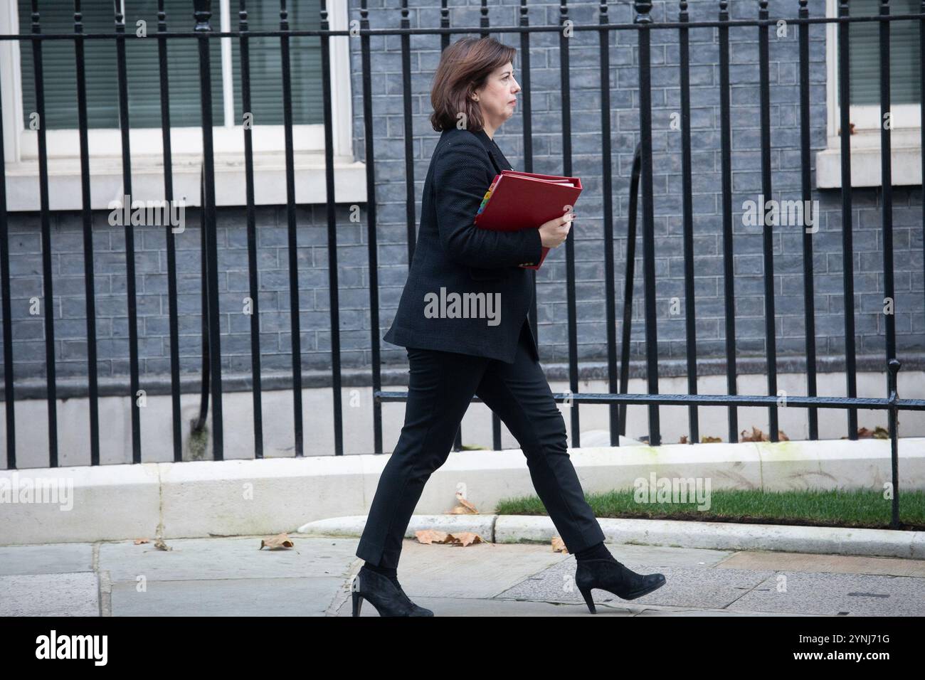 London, Großbritannien. November 2024. Lucy Powell – Anführerin des Unterhauses, Lord President of the Council verlässt eine Kabinettssitzung in der Downing Street: Justin ng/Alamy Live News. Stockfoto