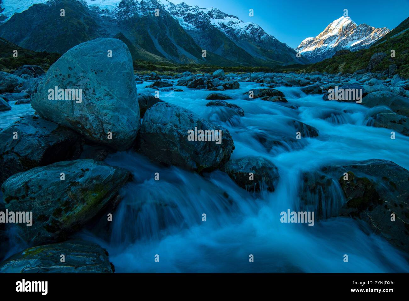 Neuseeland, Südinsel, Südalpen, Mount Cook Nationalpark, Aoraki, Mount Cook und Hooker River Stockfoto