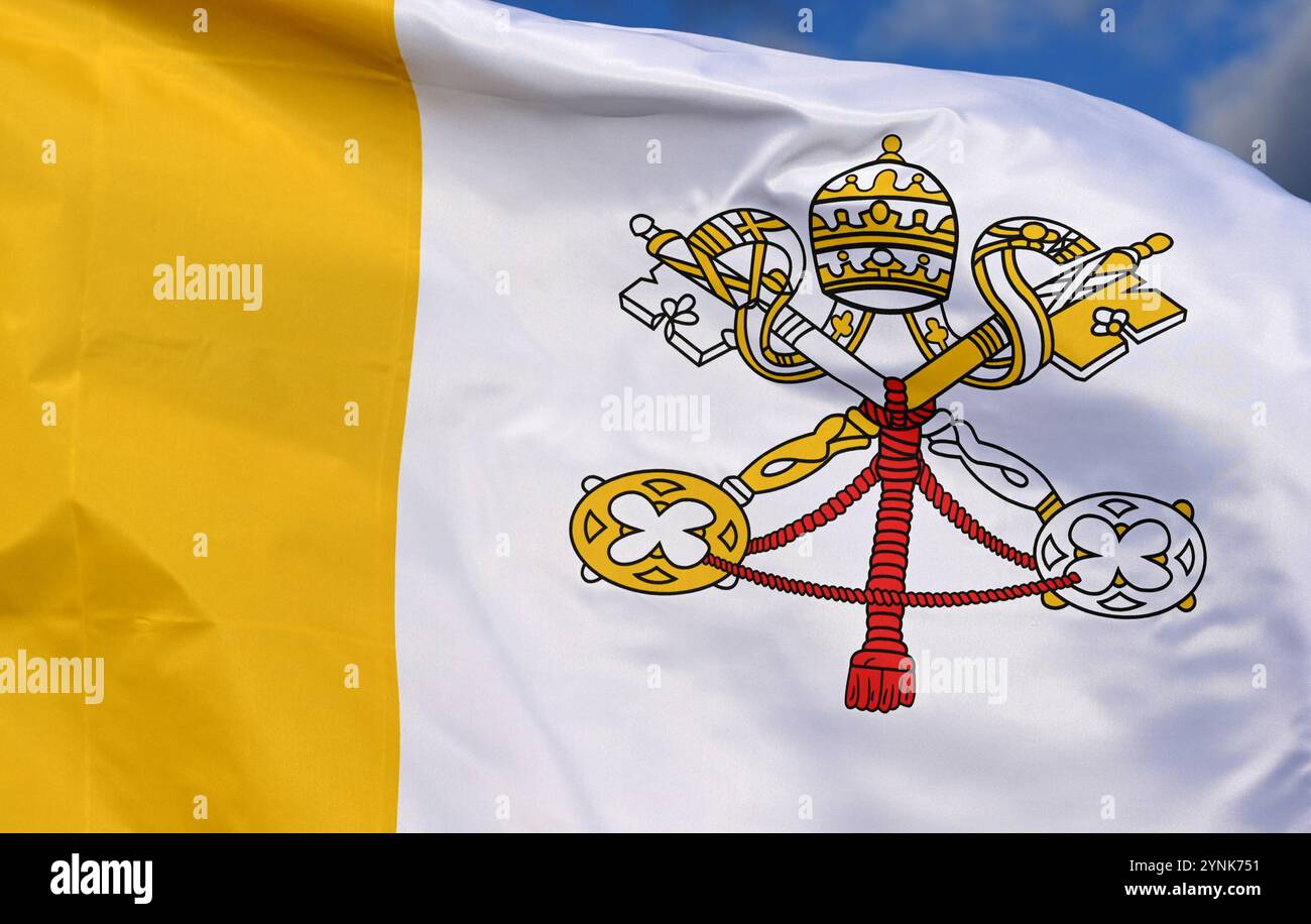 Nahaufnahme der Nationalflagge des Vatikanischen Staates, flattert im Wind mit Falten, Wellenmuster Stockfoto