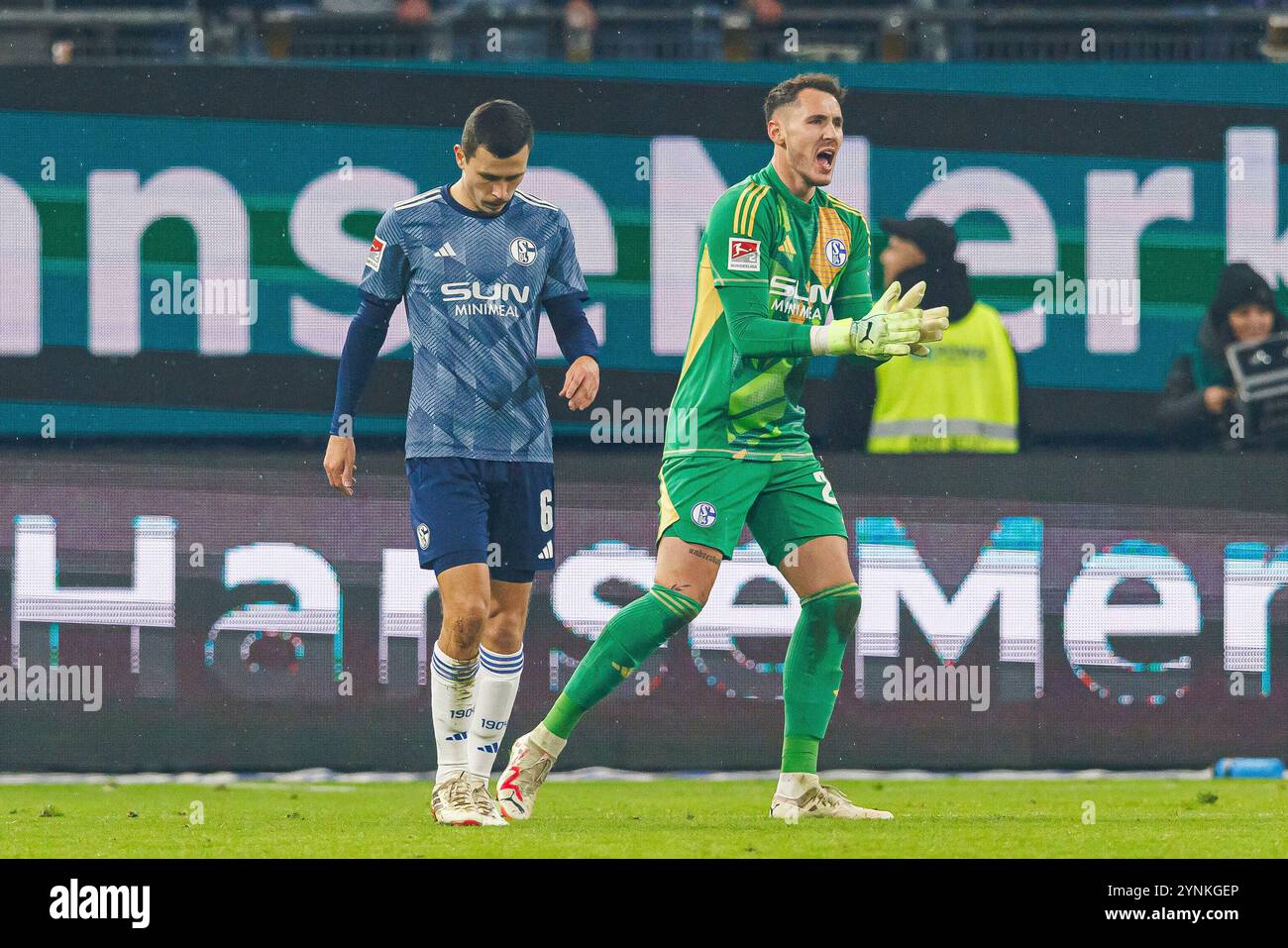 firo: 23.11.2024, Fußball, 2. Liga, 2. Bundesliga, Saison 2024/2025, HSV Hamburg Hamburg - Schalke 04 - Stockfoto