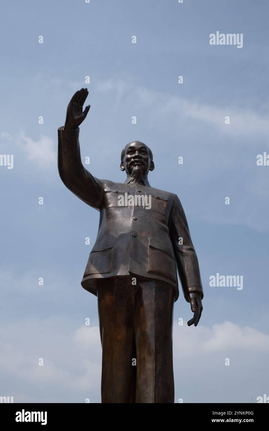 Statue von Ho-Chi-Minh vor dem Alten Rathaus Haotel de Ville in Ho-Chi-Minh-Stadt Vietnam Stockfoto