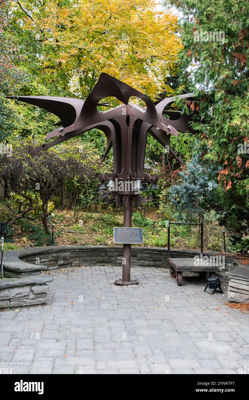 Dragon Tree Legend Skulptur im Garten des Casa Loma auf der Austin Terrace in Toronto, Ontario, Kanada Stockfoto